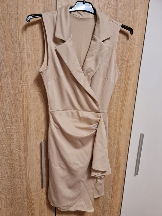 Rochie de ocazie, bej, marimea S, cu decolteu in V,