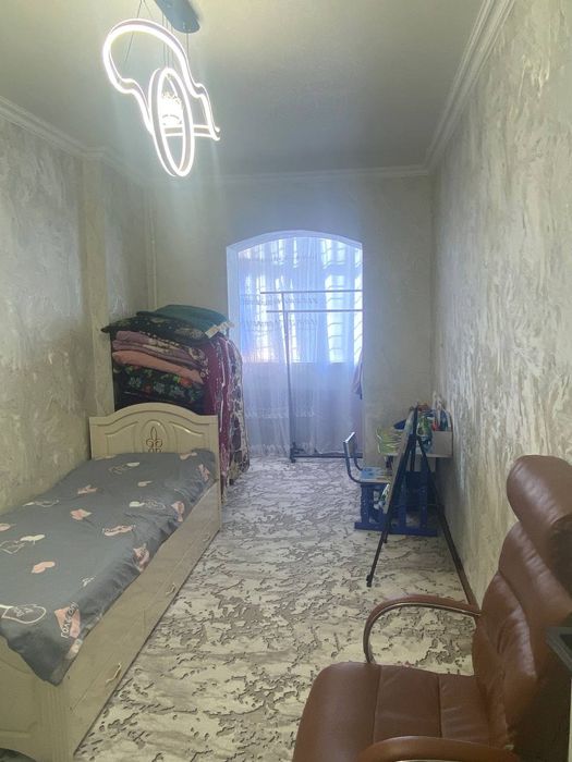Vasxoddan 2 qavatlik uy sotiladi SROCHNA