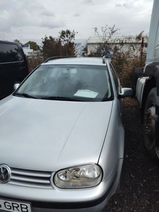 Vând golf 1 6 benzina și gpl an 2002