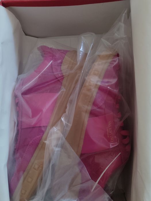 Продаю кросовки Валентино оригинал новые европейский стандарт