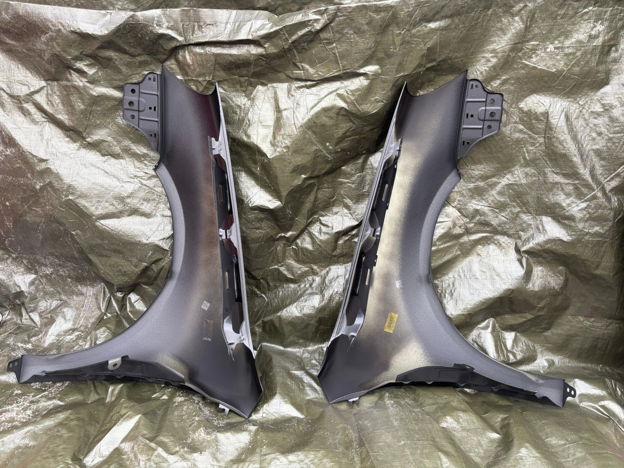 Aripa fata stanga/dreapta noua aftermarket vw golf 5 negru Lc9z