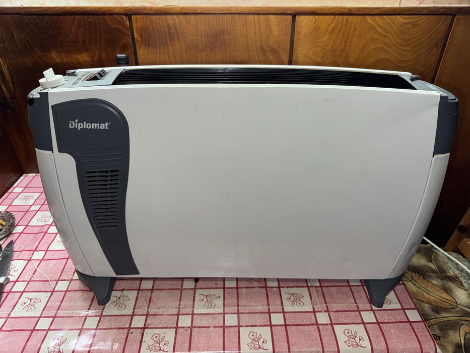 Конвекторна печка Diplomat KN-7012WS
