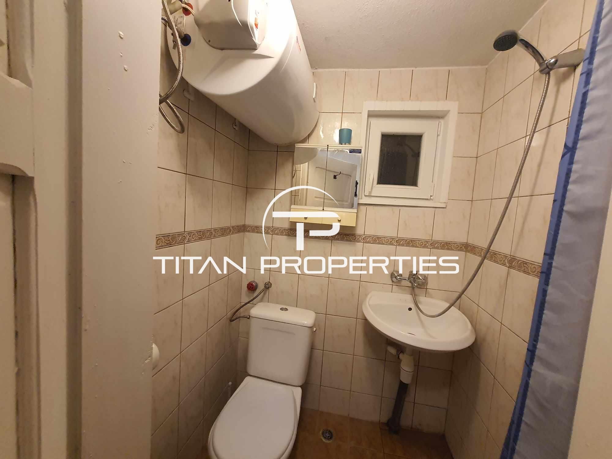 Тристаен апартамент, под наем, кв. Колхозен пазар