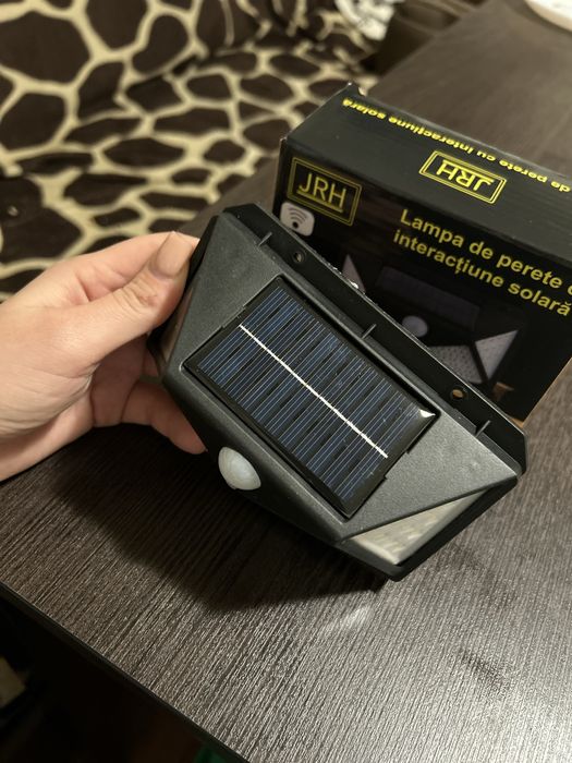Lampa solara de perete