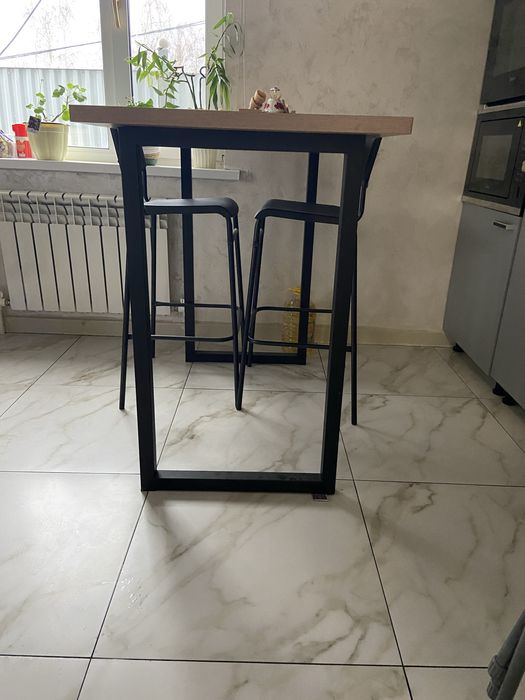Продам барный стол и стулья (стулья икея )