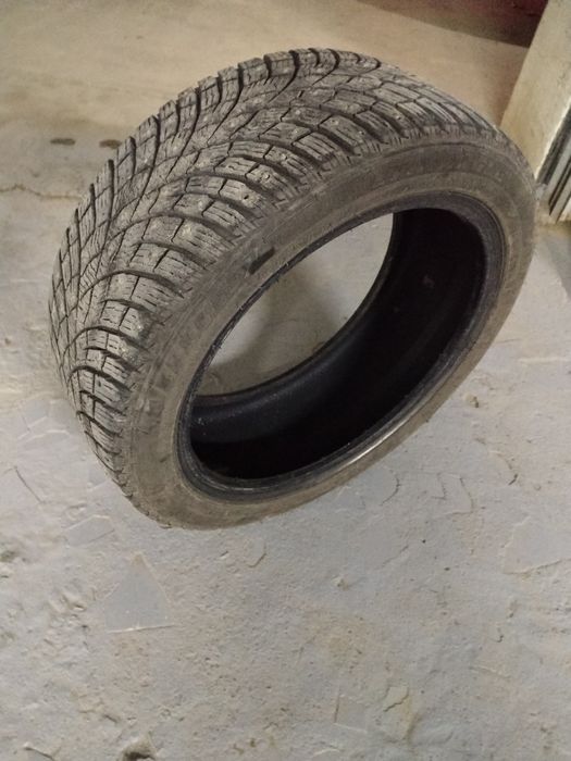 На продаже зимная шипы