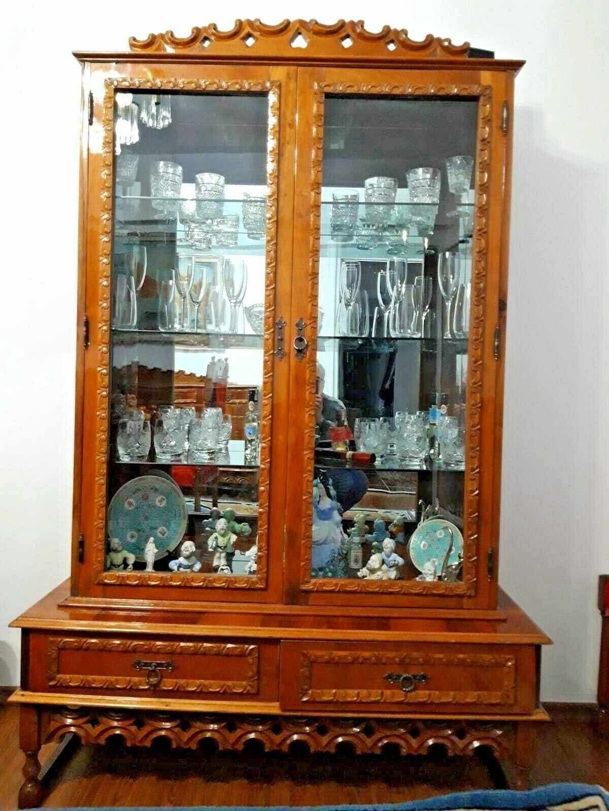 Vând mobilă pentru sufragerie “Luxor”, din lemn masiv