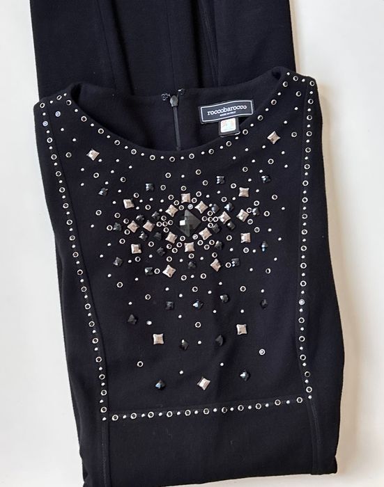 Красива секси рокля в класическо черно Rocco Barocco