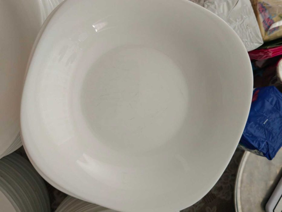 Чинии за основно ядене - има количества