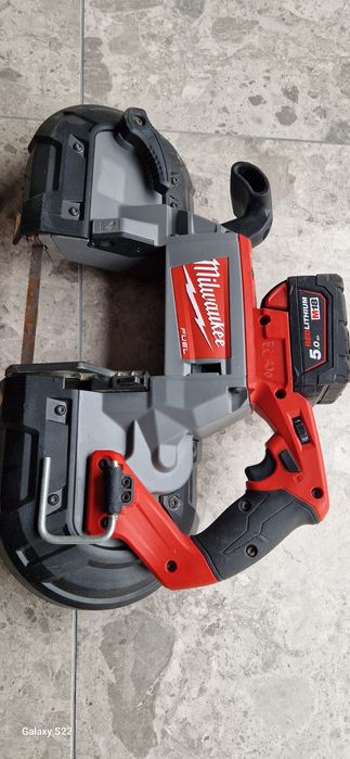 Milwaukee ferestrău panglica pe acumulator