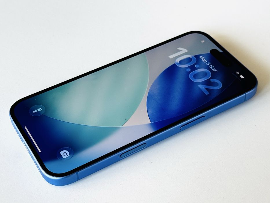 Iphone 16 128GB Ultramarine Като нов! Гаранция 6 месеца