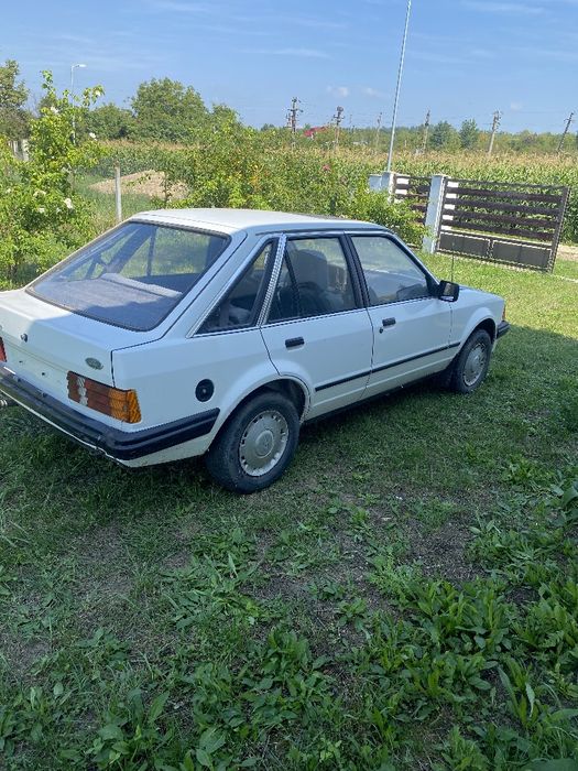 Vând Ford Escort 1983 benzina 1,6 GL