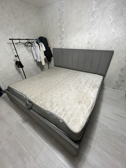 Продам двухспальную кровать