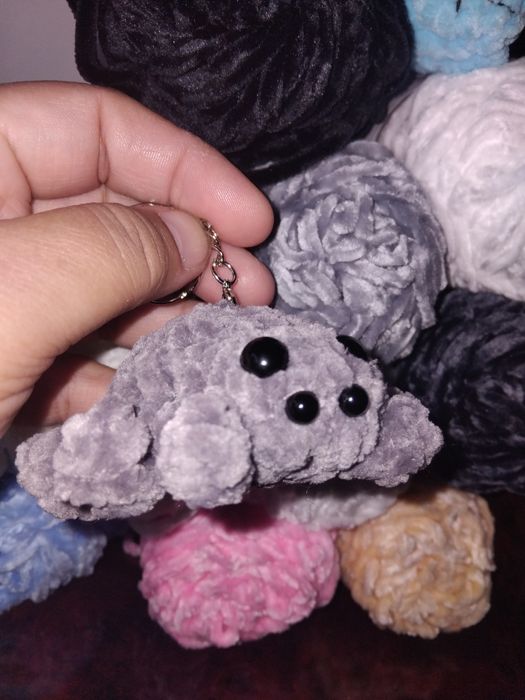 Брелки пауки вязанные