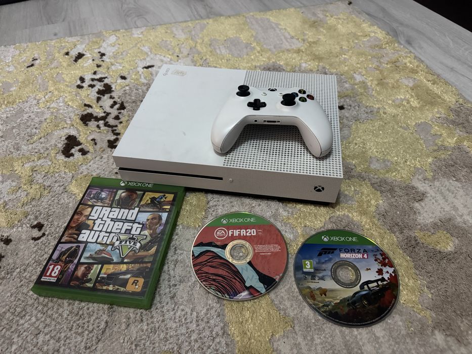Vand Xbox One S 400 lei