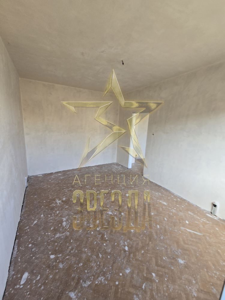 Просторен тристаен апартамент кв. Изгрев, Пловдив