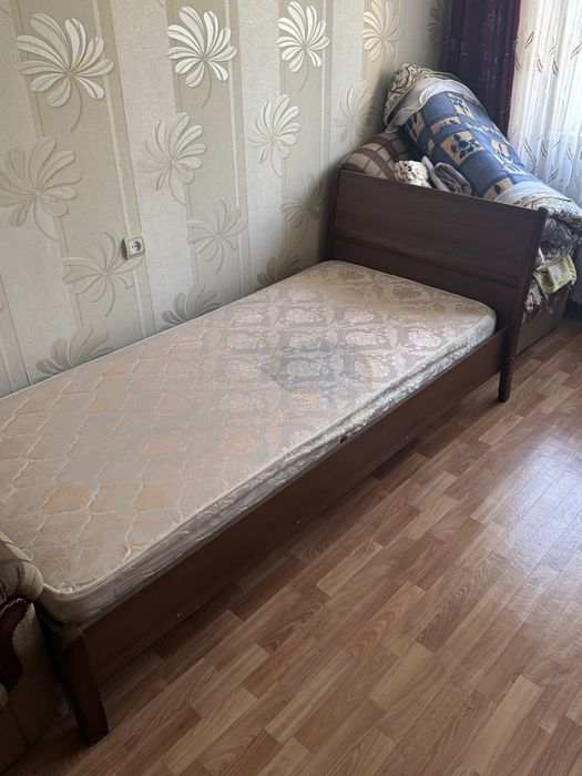 Отдам диван и два кресла и кровать