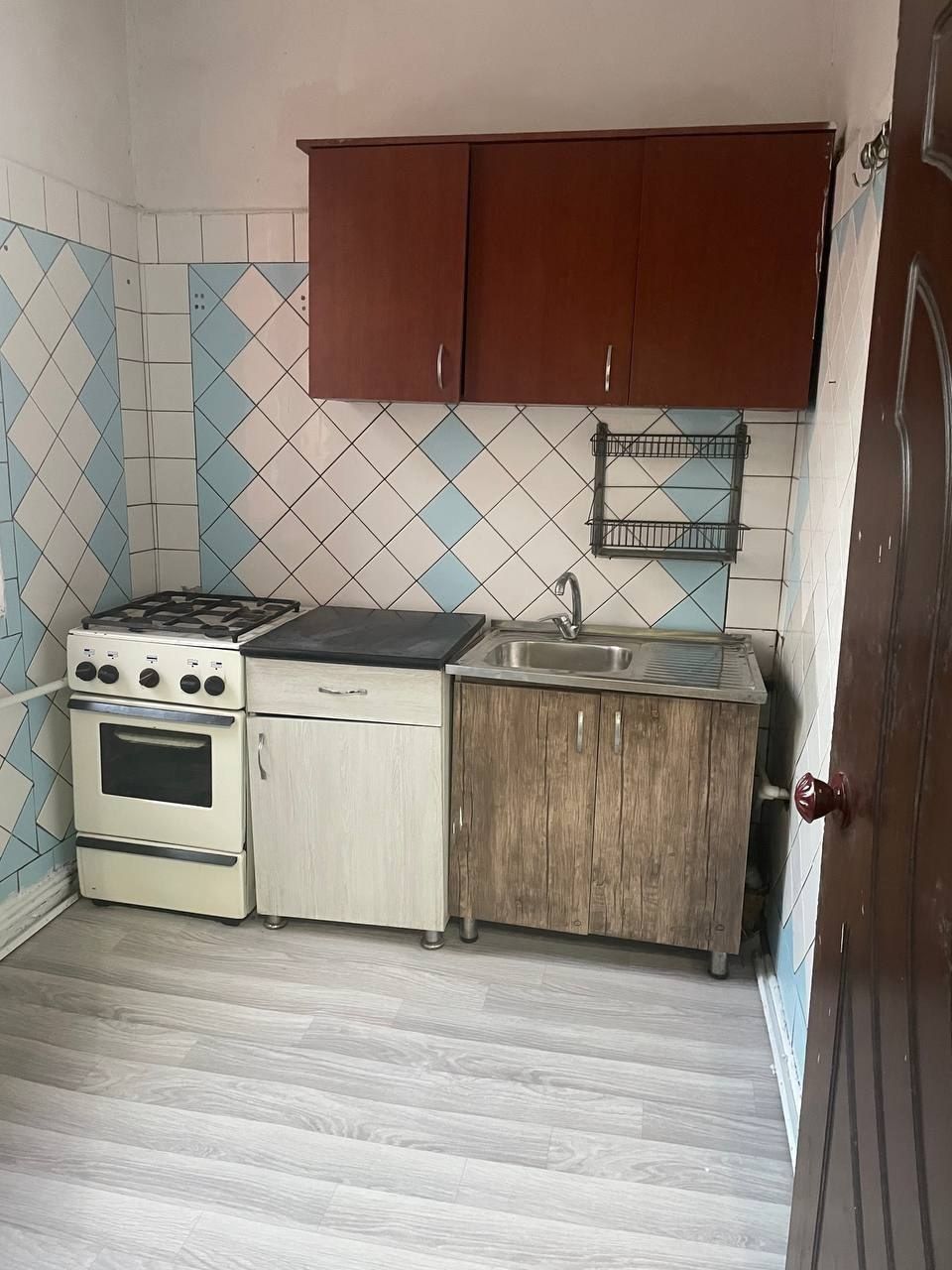 Срочно Продаётся! Чиланзар-16 кв,4/4/4-балкон 1.5х3