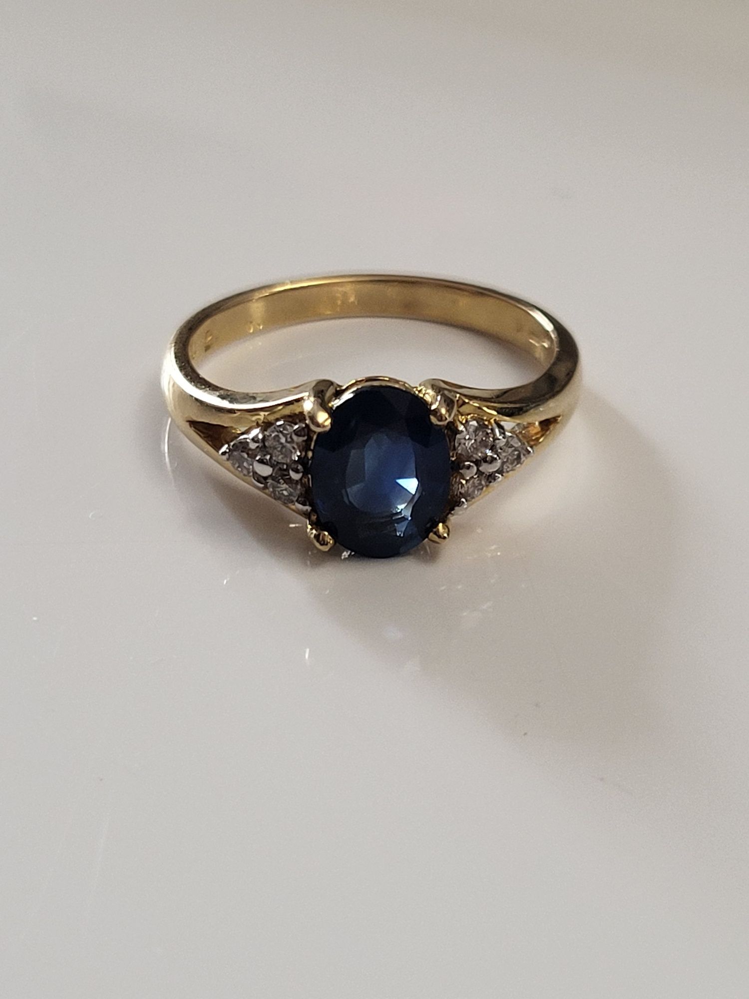 Inel 18kt safir natural si diamante