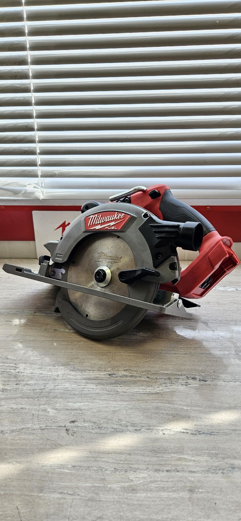 Milwaukee Циркуляр M18 CCS55
