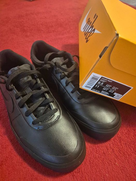 Nike Court Shot noi in cutie