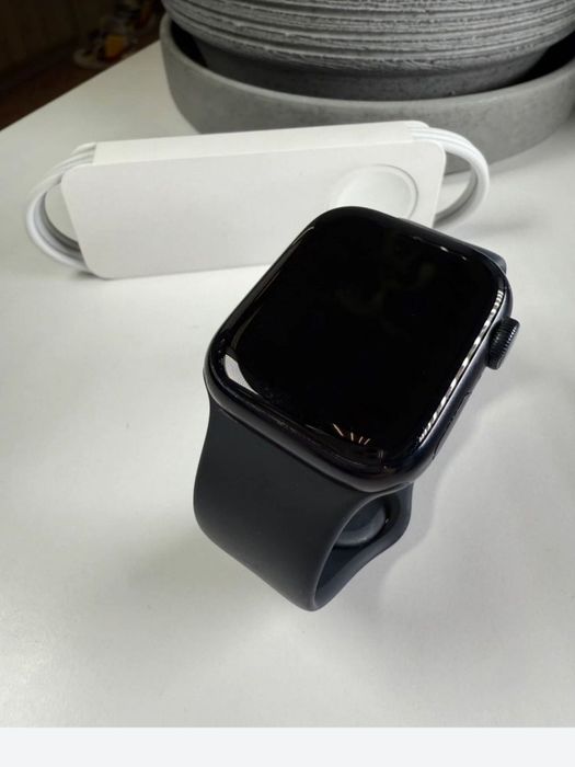 Продам Apple watch 5 40 mm