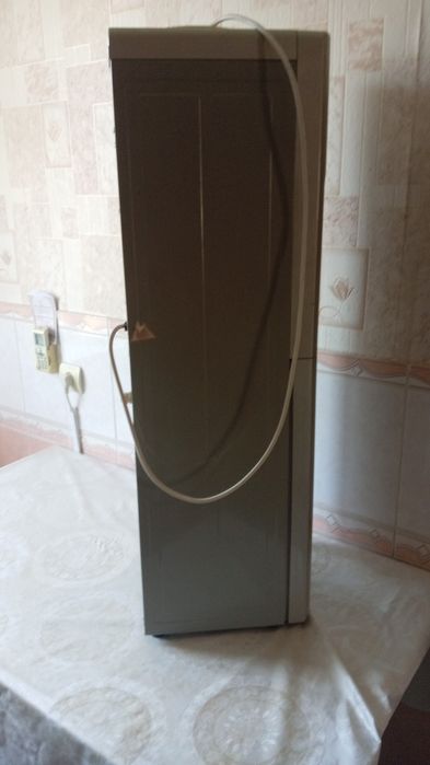 Диспенсер бывшии в употреблении