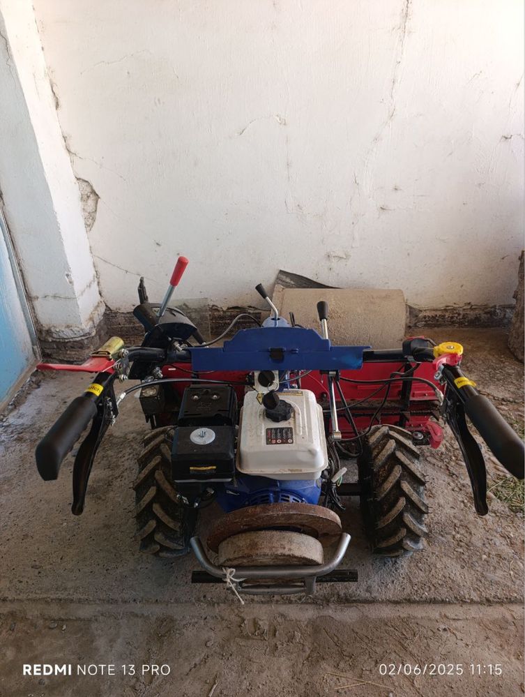 Beda o’rish uchun mini traktor.