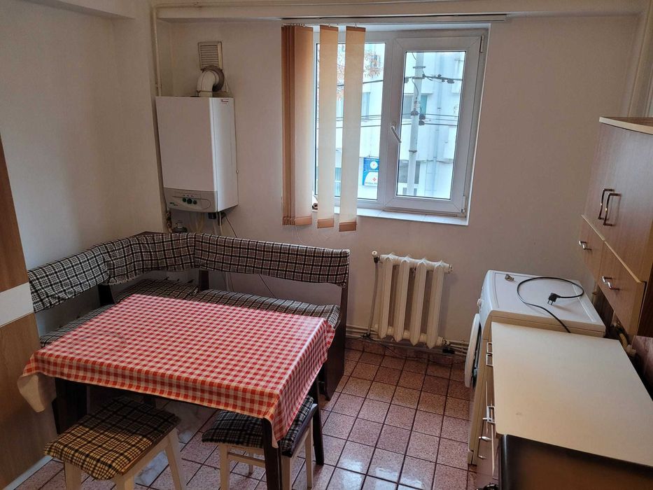 Apartament 2 camere decomandat - Utiliat complet