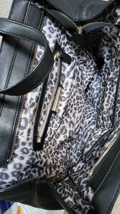 Черна чанта кожа на марката Ermanno