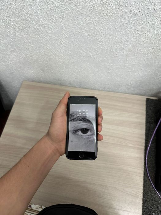 Продам айфон se