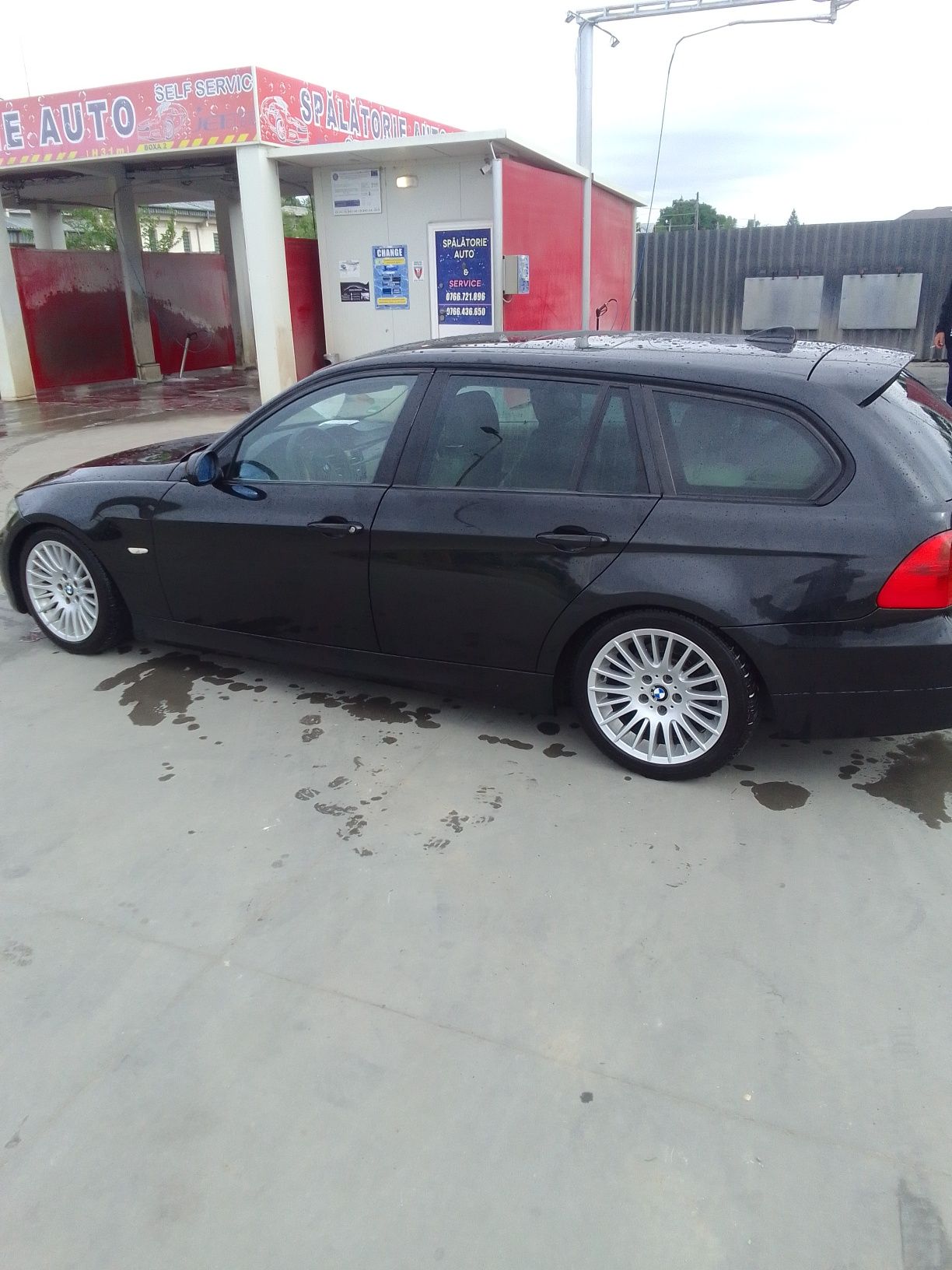 Vand  bmw 320i 2.0 benzina automata