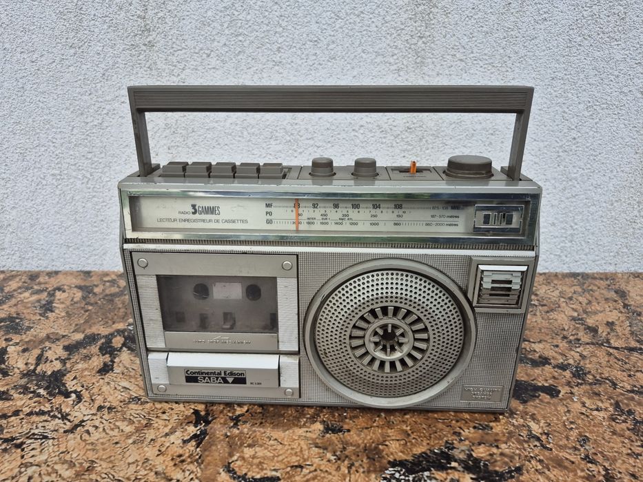 Radio Casetofon marca Saba Continental made in Singapore