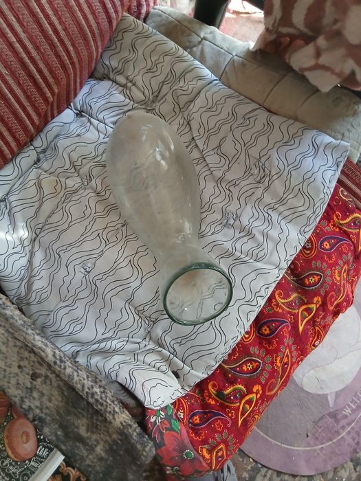 Сутна стекло .  .