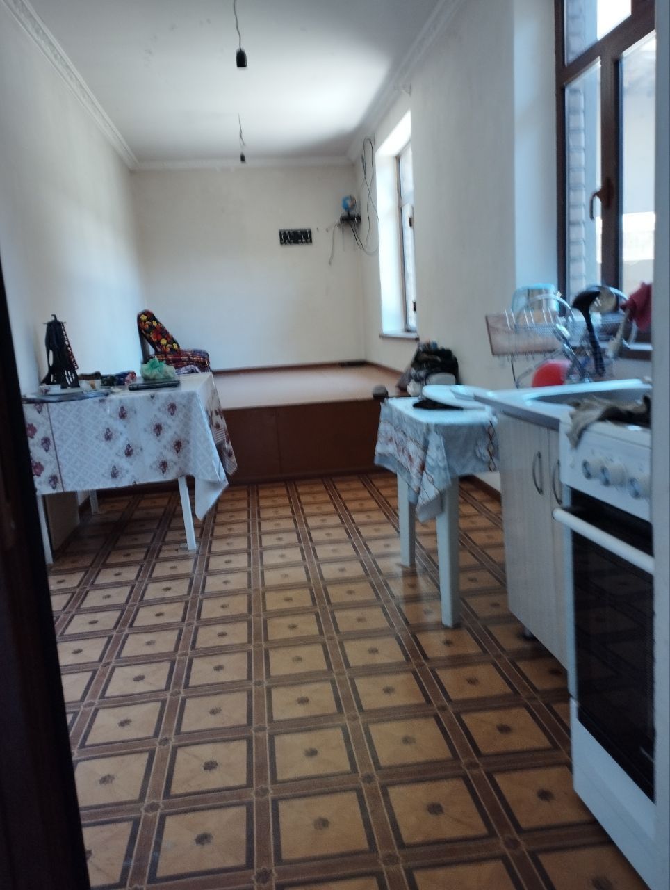 Uy sotiladi 6 sutik 5 xona Eski shaharda