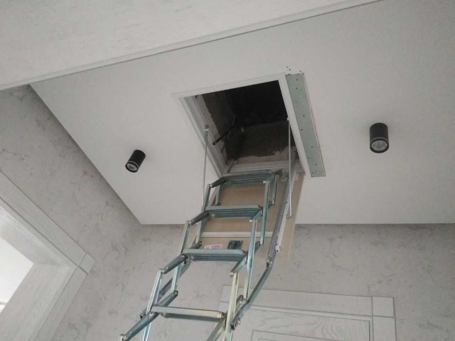 Мансардная складная лестница – это удобное и практичное решение