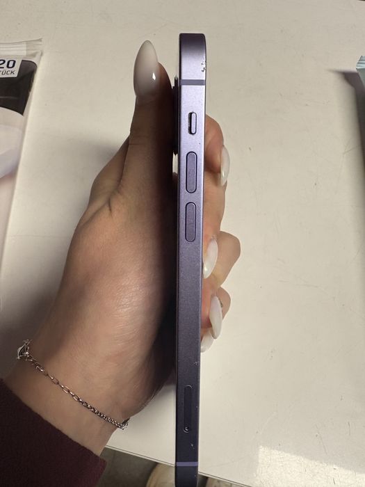 Продавам iphone 12 лилав  – отлично състояние, като нов