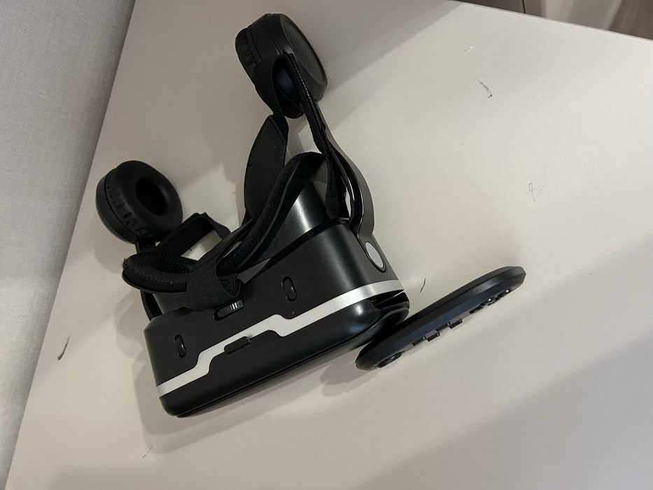 Продаю VR очки! Почти не пользовались, подарили на день рождения.