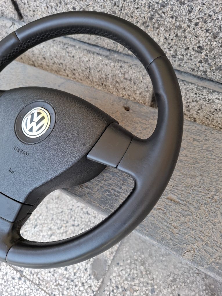 Трилъчев кожен волан за Фолксваген VW Golf 5 Passat 6 Caddy 2004-10г.