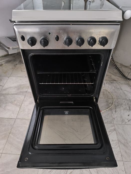 Газова фурна с котлони Indesit