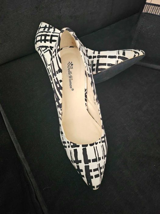 Дамски обувки- на дебел ток-нови