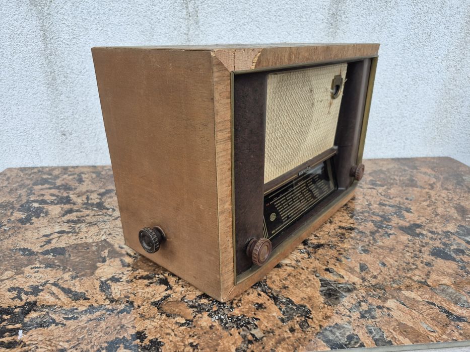 Vand Radio cu lampi marca Lorenz made in Germany 

- video ca