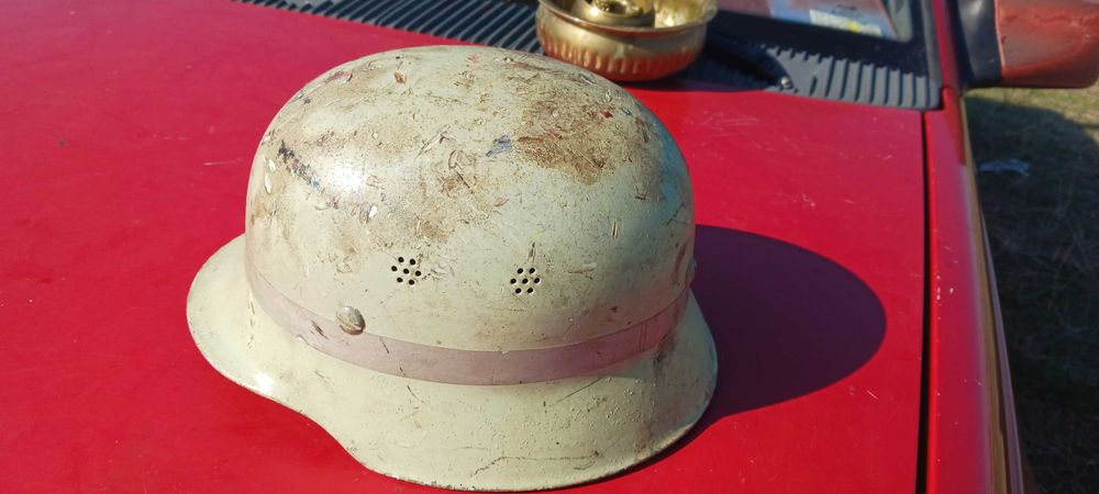 немска алуминиева пожарникарска каска М42 фосфоресираща