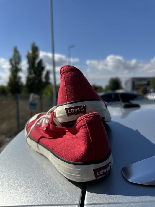 Tenisi Levi’s marime 41