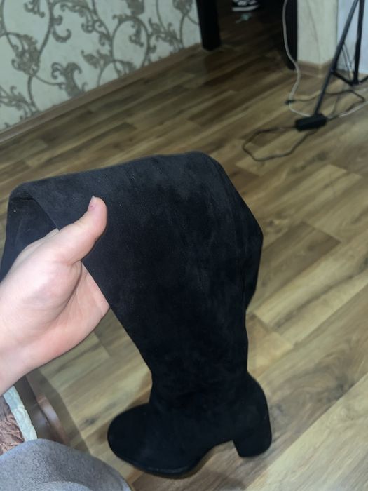 Продам ботфорты почти новые , кожаный костюм и пиджаки