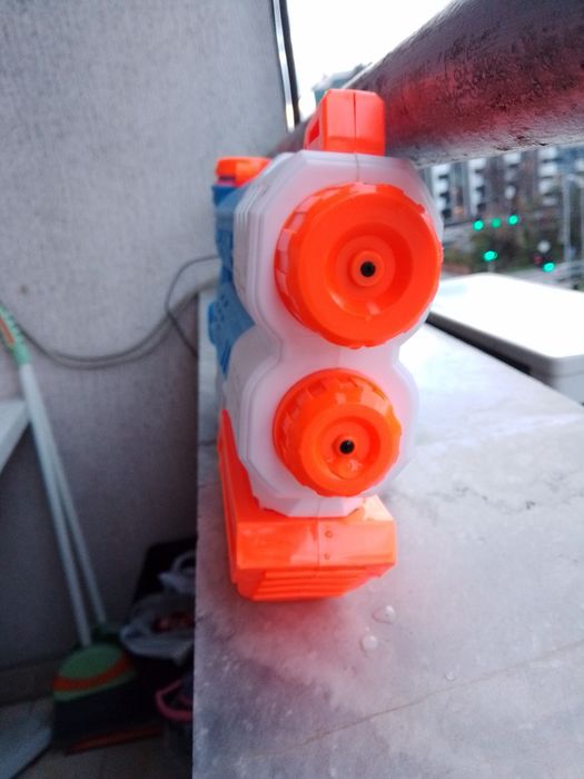 Голям воден пистолет.Ново!