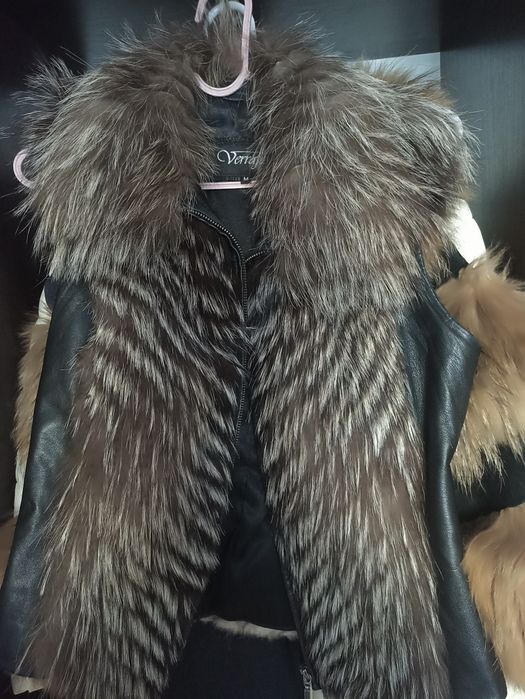 Продам меховую жилетку