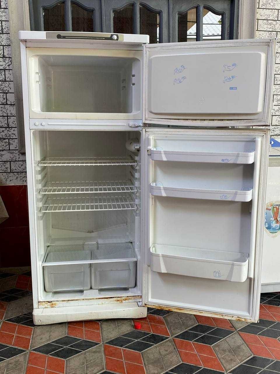Продается Холодильник Indesit
