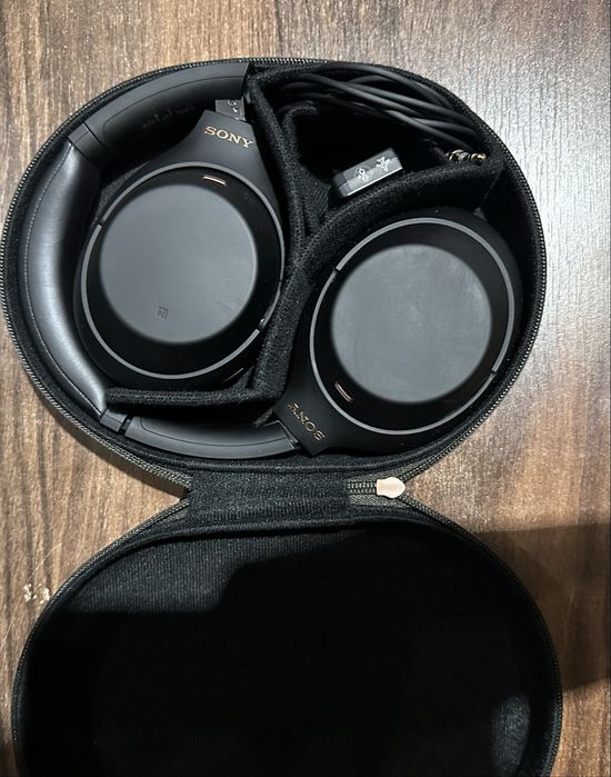 Sony WH-1000XM4.