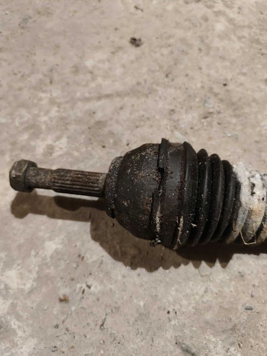 Полуоска Москвич Алеко